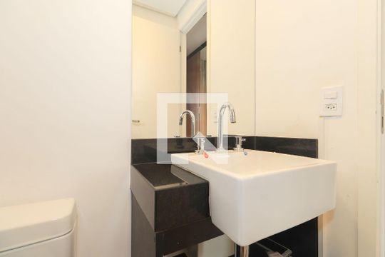 Banheiro de kitnet/studio para alugar com 1 quarto, 21m² em Vila Mariana, São Paulo
