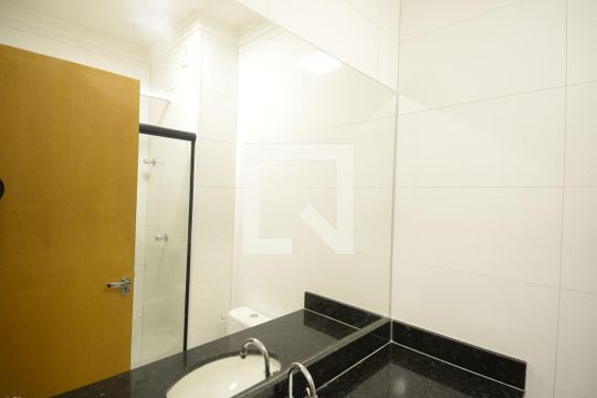 Banheiro de kitnet/studio para alugar com 1 quarto, 20m² em Liberdade, São Paulo