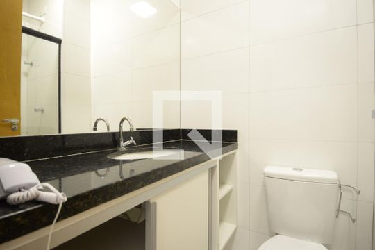 Banheiro de kitnet/studio para alugar com 1 quarto, 20m² em Liberdade, São Paulo