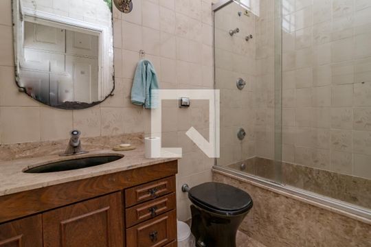 Banheiro de casa à venda com 3 quartos, 293m² em Jardim das Bandeiras, São Paulo