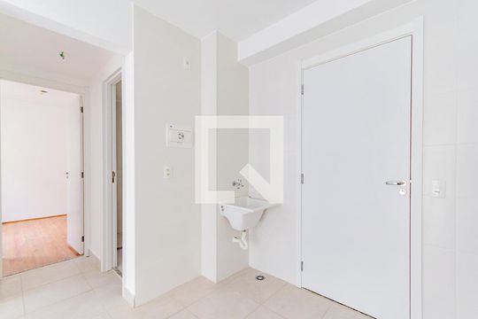 Cozinha de apartamento para alugar com 2 quartos, 38m² em Cambuci, São Paulo