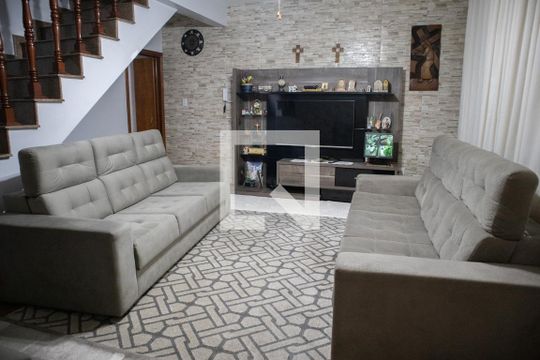 Casa à venda com 4 quartos, 180m² em Vila Paiva, São Paulo