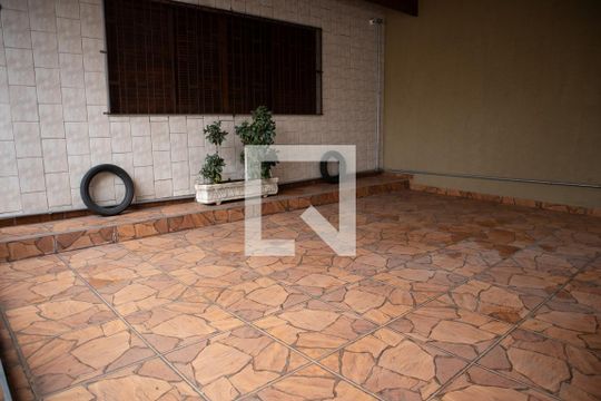 Garagem de casa à venda com 4 quartos, 180m² em Vila Paiva, São Paulo