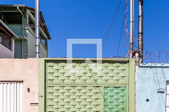 Fachada de casa à venda com 2 quartos, 101m² em Santa Terezinha, Belo Horizonte