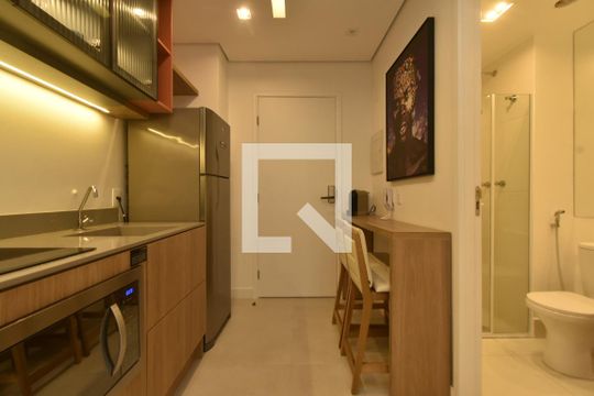 Cozinha de kitnet/studio para alugar com 1 quarto, 27m² em República, São Paulo