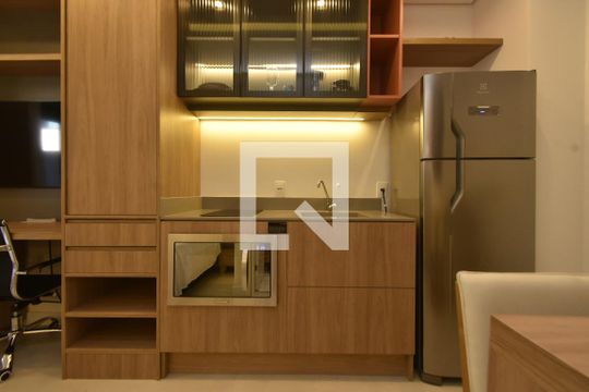 Cozinha de kitnet/studio para alugar com 1 quarto, 27m² em República, São Paulo