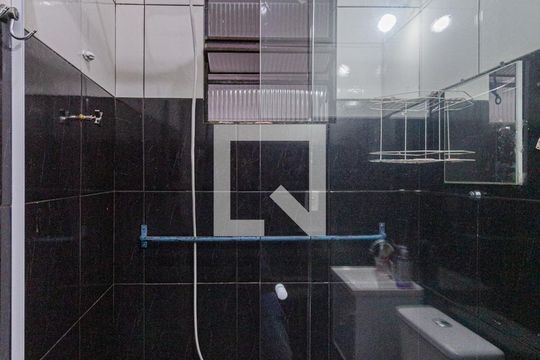Banheiro de casa para alugar com 2 quartos, 50m² em Jaguaribe, Osasco