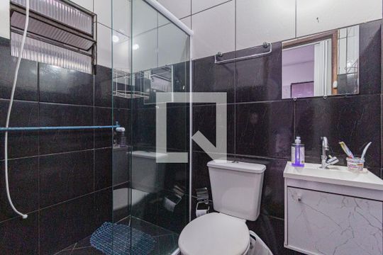 Banheiro de casa para alugar com 2 quartos, 50m² em Jaguaribe, Osasco
