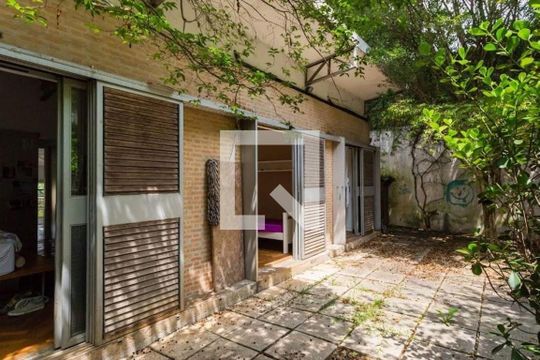 Casa à venda com 3 quartos, 308m² em Vila Progredior, São Paulo