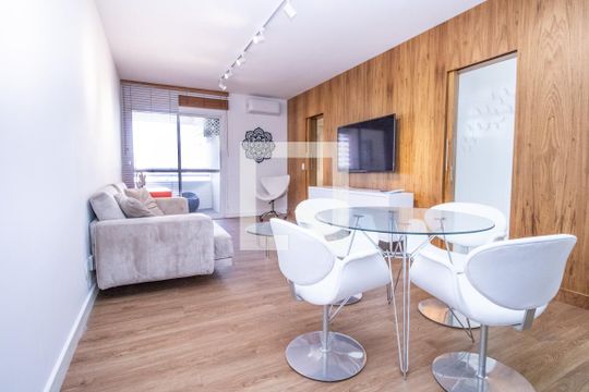 Sala, panorâmica e mesa de jantar  de apartamento à venda com 1 quarto, 58m² em Itaim Bibi, São Paulo