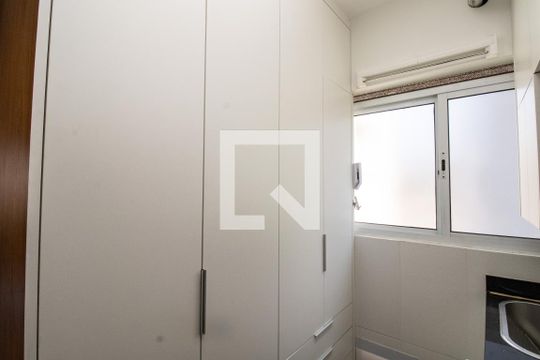 Área de serviço- Armário de parede  de apartamento à venda com 1 quarto, 58m² em Itaim Bibi, São Paulo