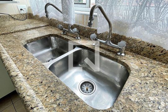 Cozinha de casa à venda com 4 quartos, 180m² em Vila Galvão, Guarulhos