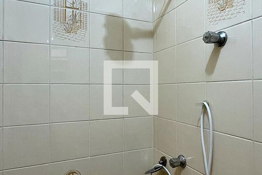 Banheiro de serviço de casa à venda com 4 quartos, 180m² em Vila Galvão, Guarulhos