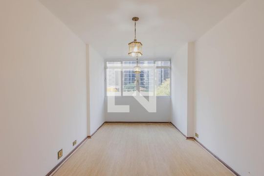 Sala de apartamento à venda com 2 quartos, 72m² em Cerqueira César, São Paulo