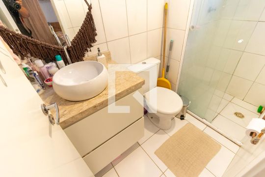 Banheiro de kitnet/studio para alugar com 1 quarto, 25m² em Vila Campanela, São Paulo