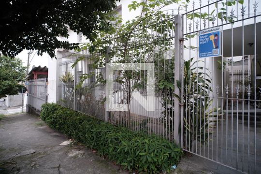 Fachada de casa à venda com 6 quartos, 224m² em Artur Alvim, São Paulo