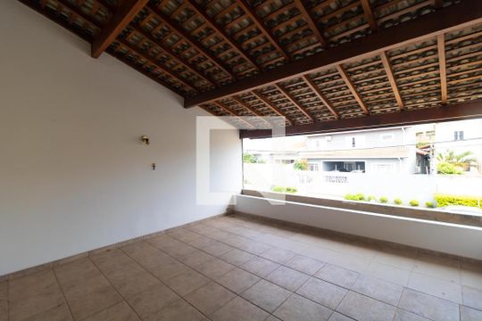 Sacada do Quarto 02 de casa à venda com 4 quartos, 540m² em Vila Brandina, Campinas