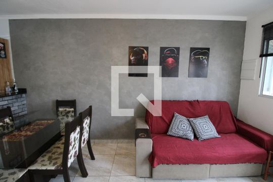 Sala de casa à venda com 6 quartos, 200m² em Parque Peruche, São Paulo