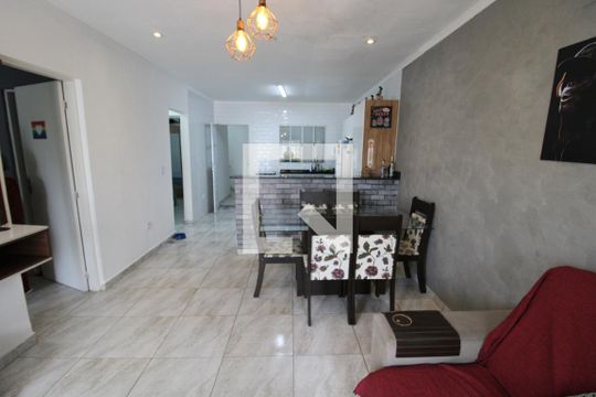 Sala de casa à venda com 6 quartos, 200m² em Parque Peruche, São Paulo