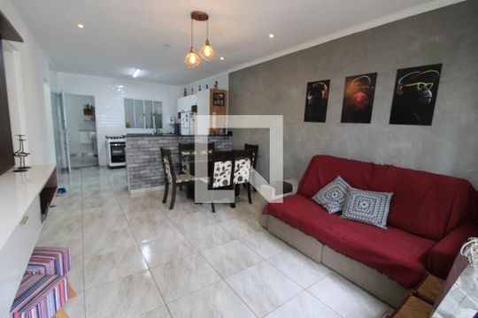 Casa à venda com 6 quartos, 200m² em Parque Peruche, São Paulo