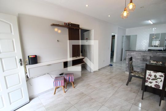Sala de casa à venda com 6 quartos, 200m² em Parque Peruche, São Paulo
