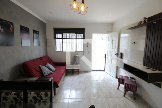 Sala de casa à venda com 6 quartos, 200m² em Parque Peruche, São Paulo