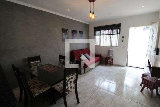 Sala de casa à venda com 6 quartos, 200m² em Parque Peruche, São Paulo