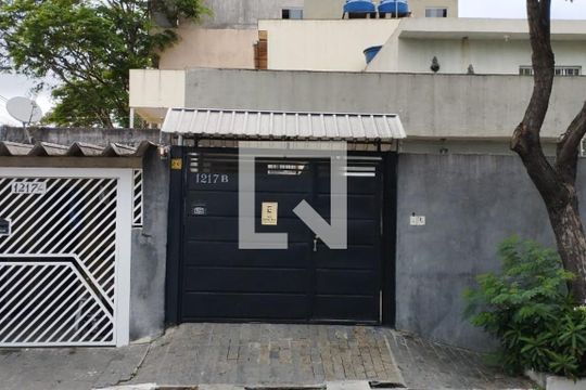 Fachada de casa à venda com 6 quartos, 200m² em Parque Peruche, São Paulo