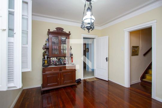 Sala 1 de casa à venda com 6 quartos, 200m² em Icaraí, Niterói