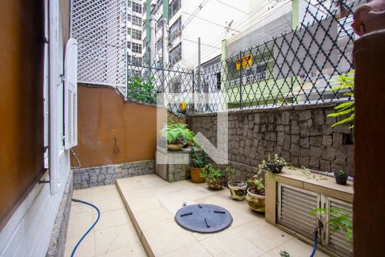 Quintal de casa à venda com 6 quartos, 200m² em Icaraí, Niterói