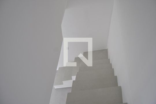 Escada de casa à venda com 2 quartos, 35m² em Engenho de Dentro, Rio de Janeiro