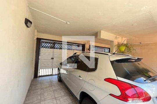 Garagem de casa para alugar com 3 quartos, 80m² em Americanópolis, São Paulo