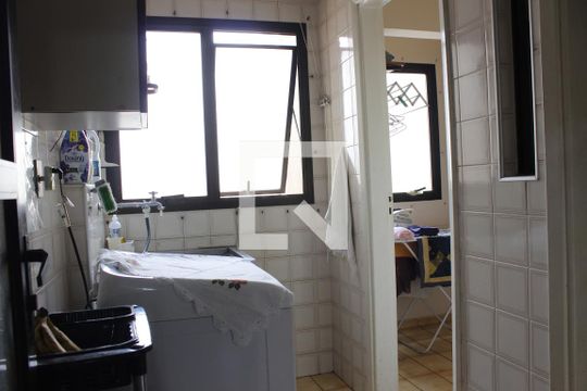 Área de Serviço de apartamento para alugar com 3 quartos, 135m² em Cambuí, Campinas