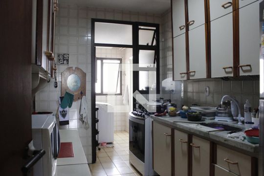 Cozinha de apartamento para alugar com 3 quartos, 135m² em Cambuí, Campinas