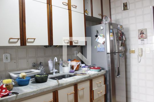Cozinha de apartamento para alugar com 3 quartos, 135m² em Cambuí, Campinas