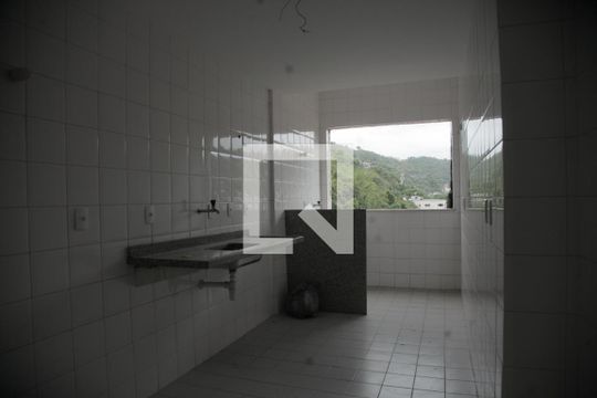 Cozinha de apartamento para alugar com 2 quartos, 60m² em Santa Rosa, Niterói