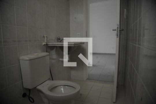 Banheiro de apartamento para alugar com 2 quartos, 60m² em Santa Rosa, Niterói