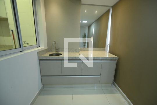 Banheiro de kitnet/studio para alugar com 1 quarto, 40m² em Setor Bueno, Goiânia