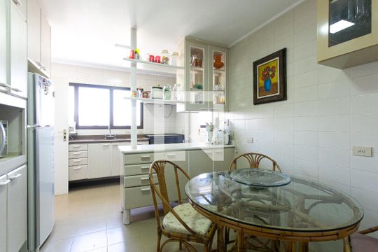 Cozinha de apartamento à venda com 3 quartos, 155m² em Chácara Santo Antônio (zona Leste), São Paulo