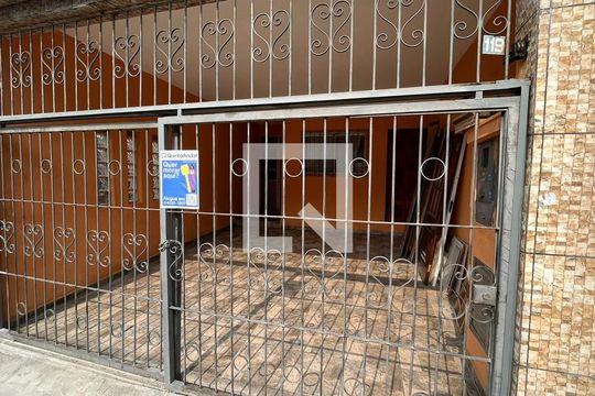 Fachada de casa à venda com 3 quartos, 120m² em Vila Caraguatá, São Paulo