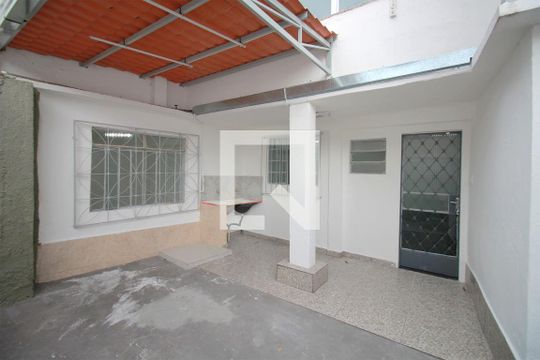 Área de casa para alugar com 1 quarto, 80m² em São Paulo, Belo Horizonte