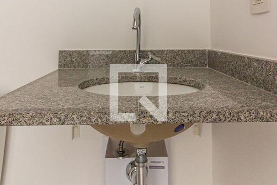 Banheiro de kitnet/studio à venda com 1 quarto, 25m² em Bela Vista, São Paulo