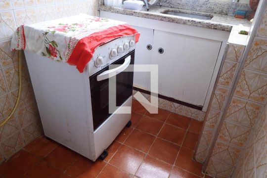 Cozinha de apartamento para alugar com 1 quarto, 40m² em Itararé, São Vicente