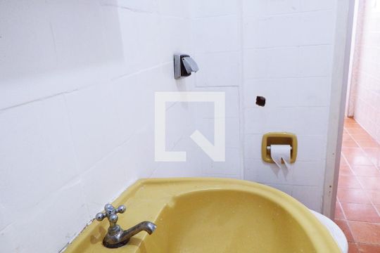 Banheiro de apartamento para alugar com 1 quarto, 40m² em Itararé, São Vicente