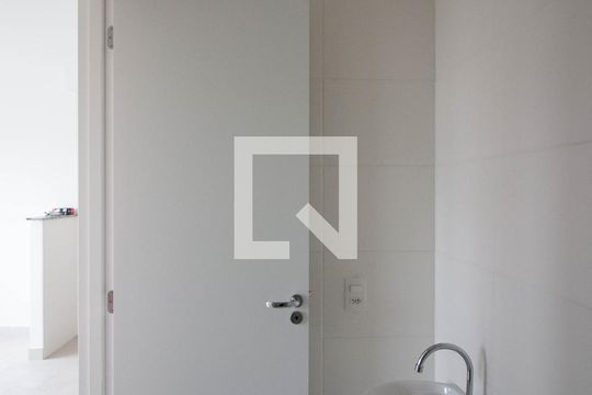 Banheiro de apartamento para alugar com 2 quartos, 32m² em Vila Nova Curuçá, São Paulo