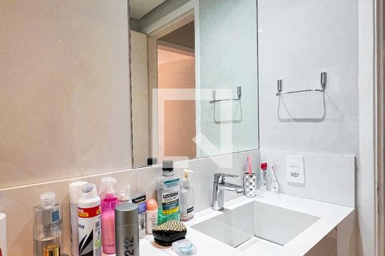 Banheiro de apartamento à venda com 2 quartos, 57m² em Indianópolis, São Paulo