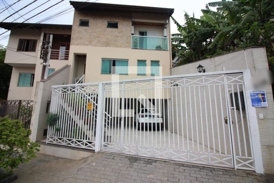 Fachada de casa à venda com 3 quartos, 196m² em Jardim Maria Cecilia, São Bernardo do Campo