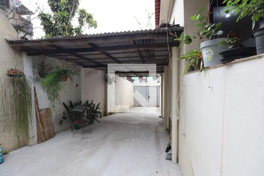 Garagem de casa à venda com 2 quartos, 100m² em Mutuá, São Gonçalo