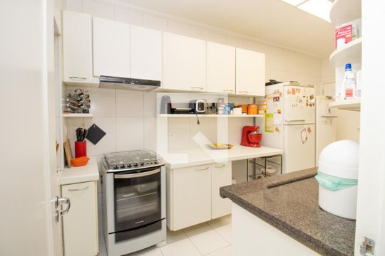 Cozinha de apartamento à venda com 3 quartos, 130m² em Itaim Bibi, São Paulo