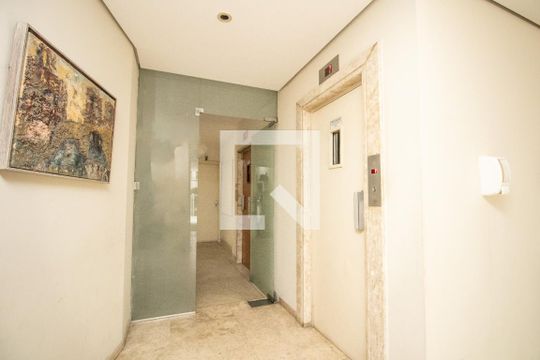 Área comum- hall dos elevadores de apartamento à venda com 3 quartos, 130m² em Itaim Bibi, São Paulo